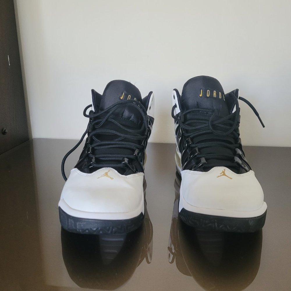 Air Jordan Max Aura white black gold big boys size 8.5 - Picture 2 of 16